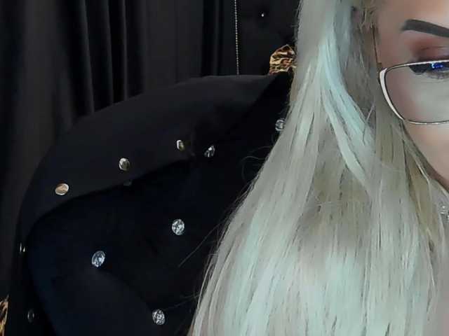 lovelyblondyx live sex