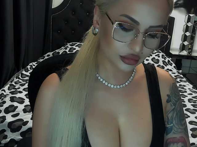 lovelyblondyx