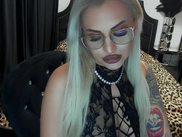 lovelyblondyx cam belle