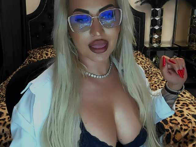 lovelyblondyx's BongaCams show and profile