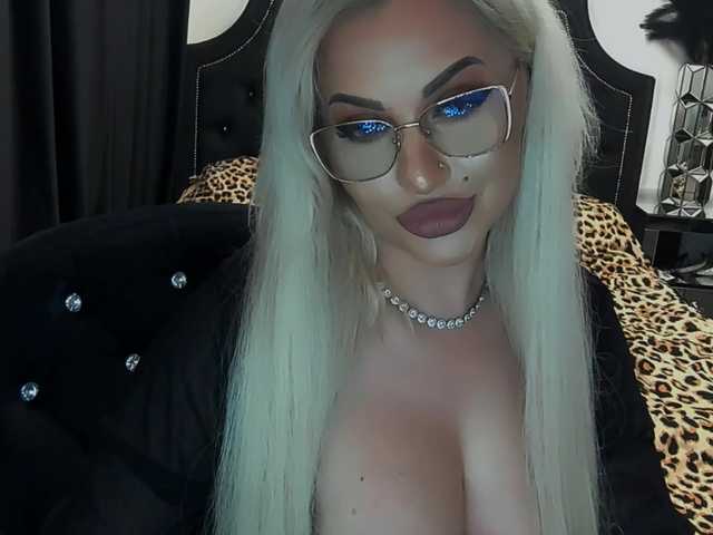 lovelyblondyx