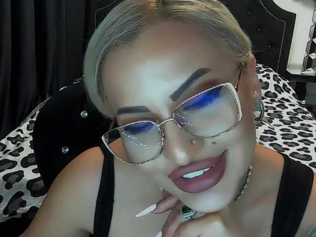 lovelyblondyx cam belle