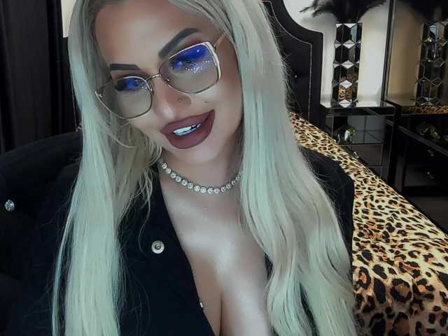 lovelyblondyx live sex show