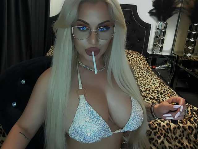 lovelyblondyx live sex