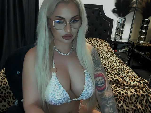 lovelyblondyx