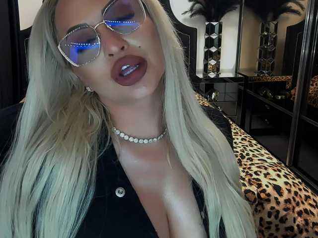 lovelyblondyx's BongaCams show and profile