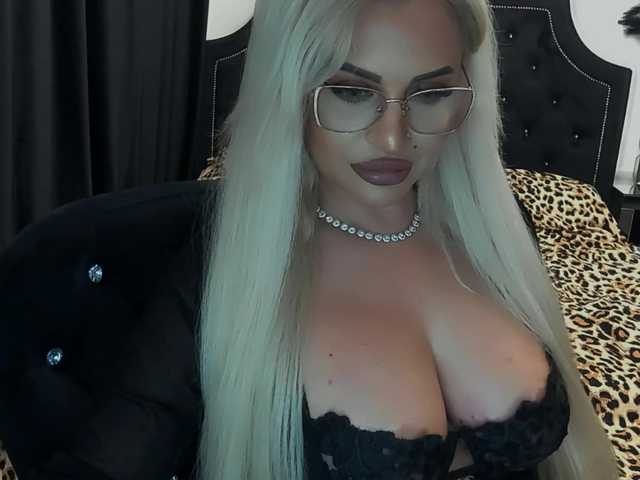 lovelyblondyx live sex