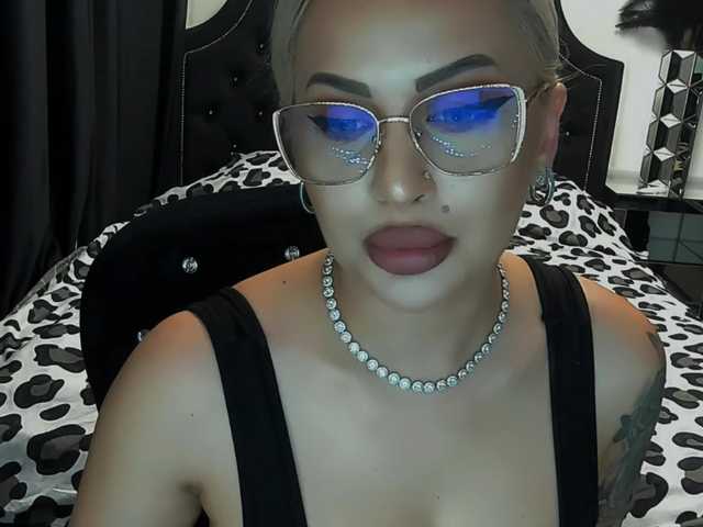 lovelyblondyx