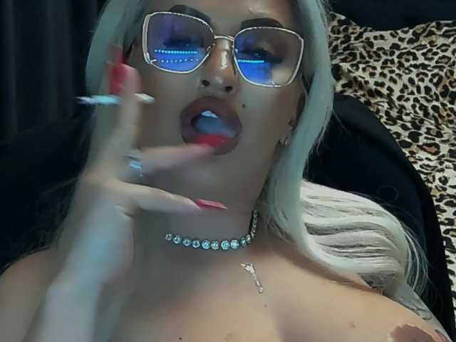 lovelyblondyx's BongaCams show and profile