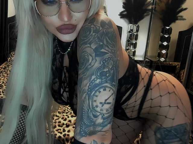 lovelyblondyx online