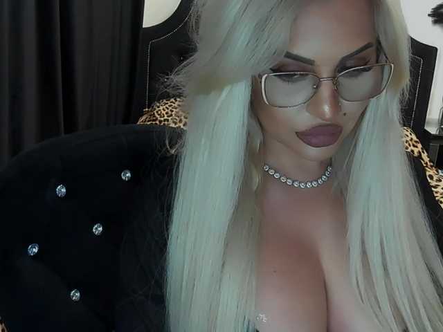 lovelyblondyx