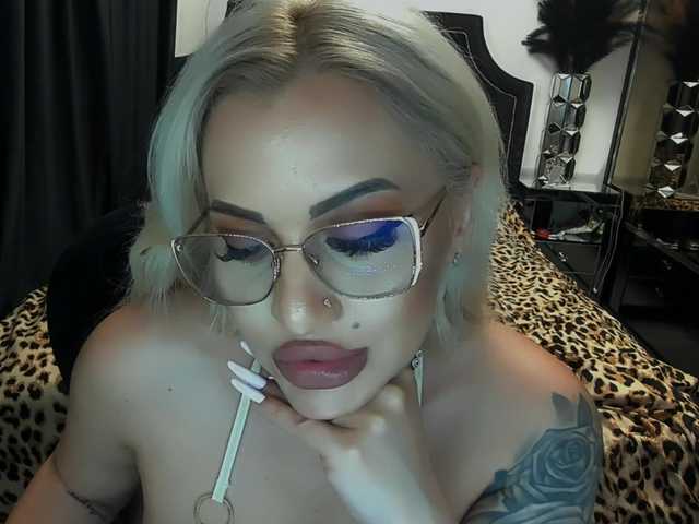 lovelyblondyx
