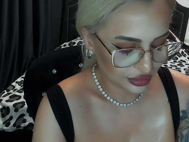 lovelyblondyx