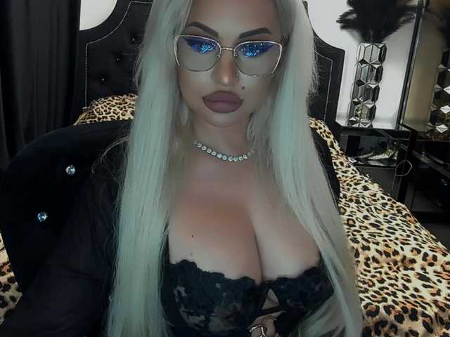 lovelyblondyx live sex