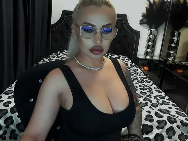 lovelyblondyx cam belle