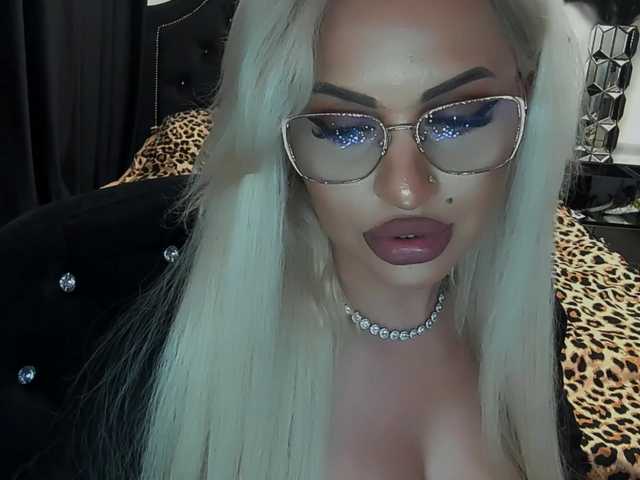 lovelyblondyx