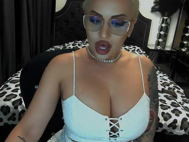 lovelyblondyx