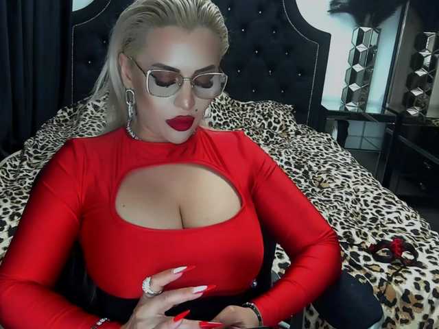 lovelyblondyx