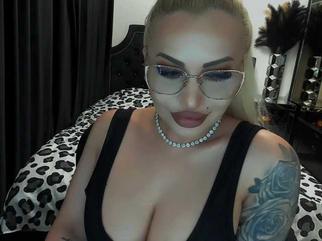 lovelyblondyx