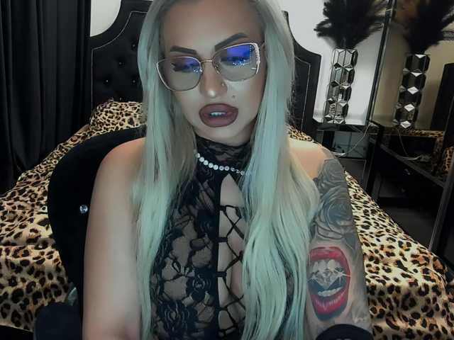 lovelyblondyx cam belle