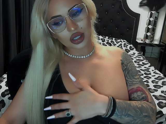 lovelyblondyx live sex