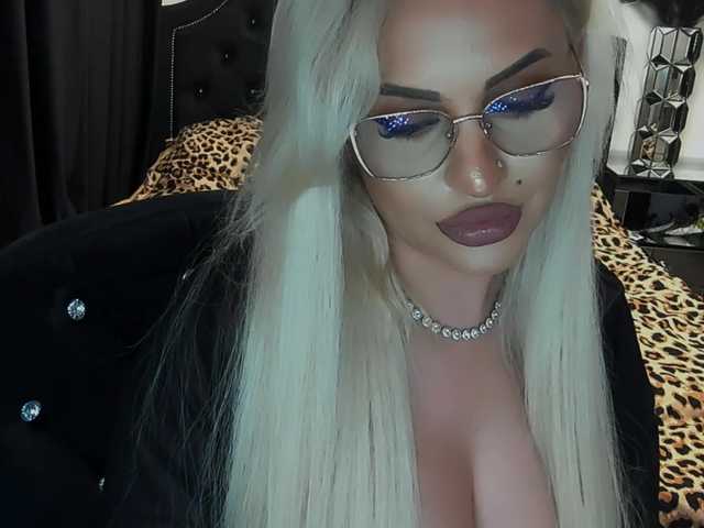 lovelyblondyx