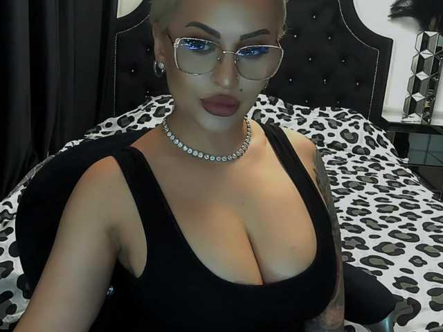 lovelyblondyx