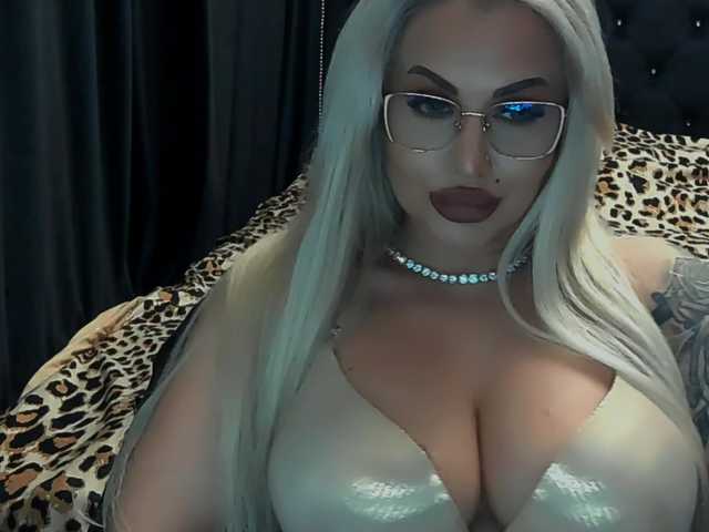 lovelyblondyx's BongaCams show and profile