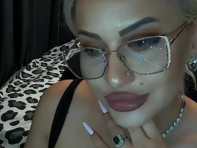 lovelyblondyx