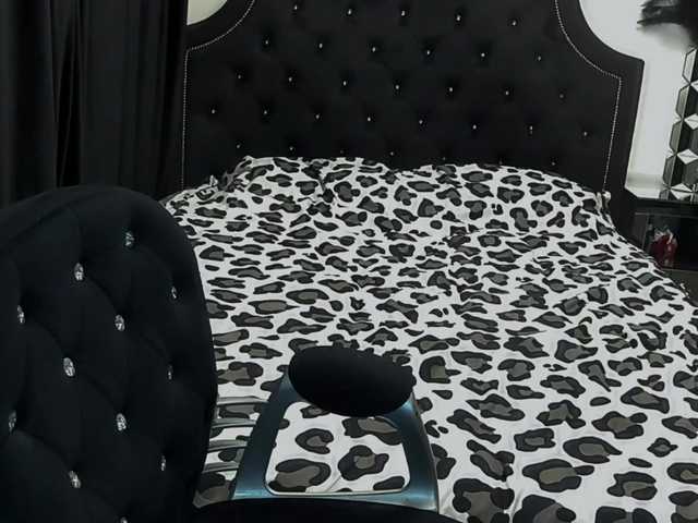 lovelyblondyx live cam
