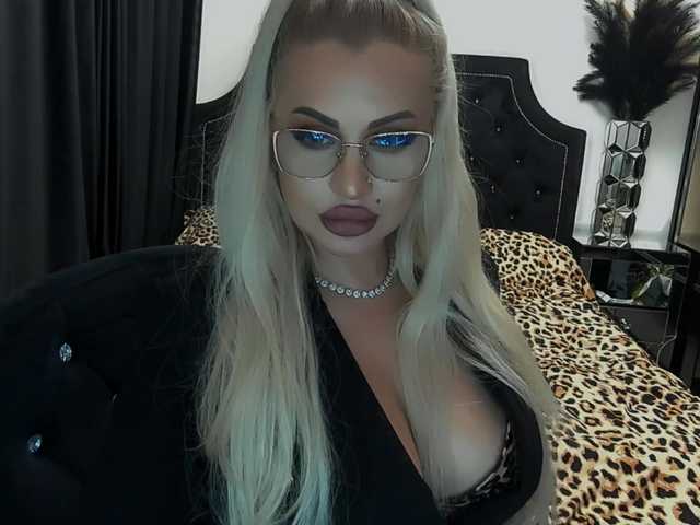 lovelyblondyx cam belle