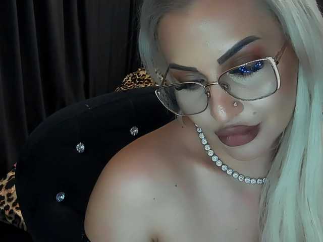 lovelyblondyx