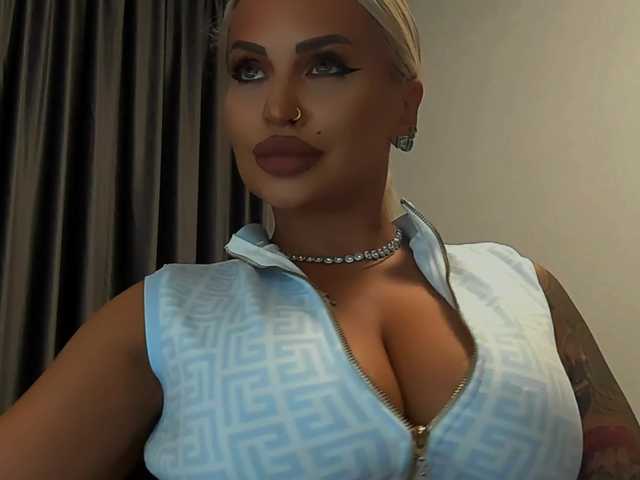 lovelyblondyx