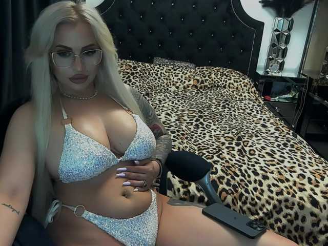 lovelyblondyx live sex
