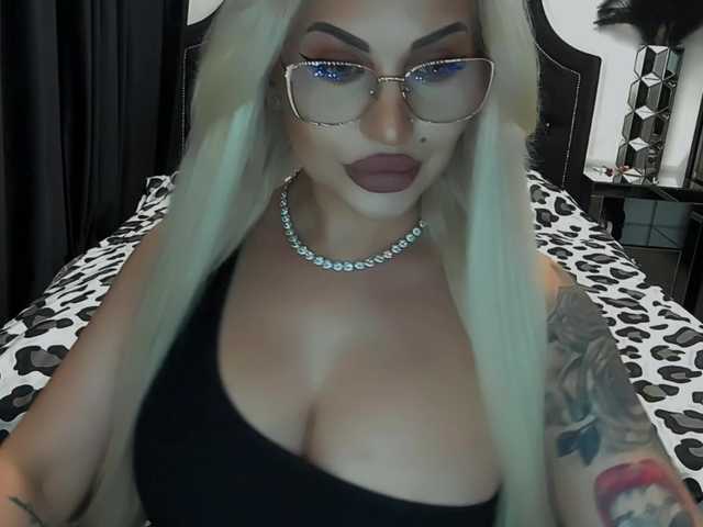 lovelyblondyx