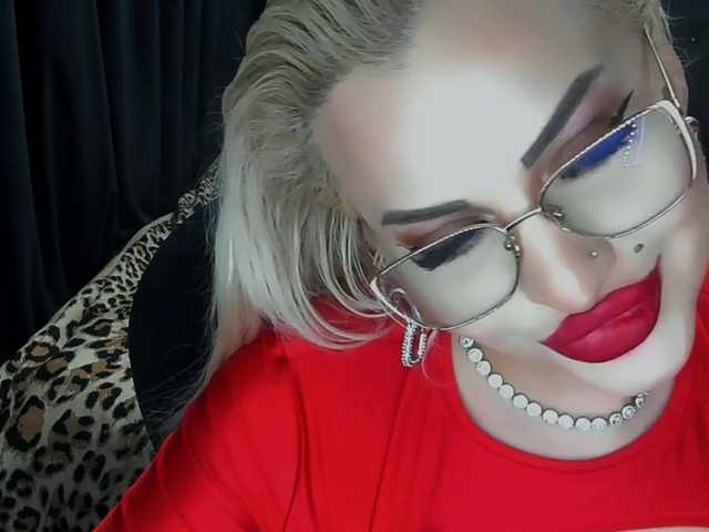 lovelyblondyx