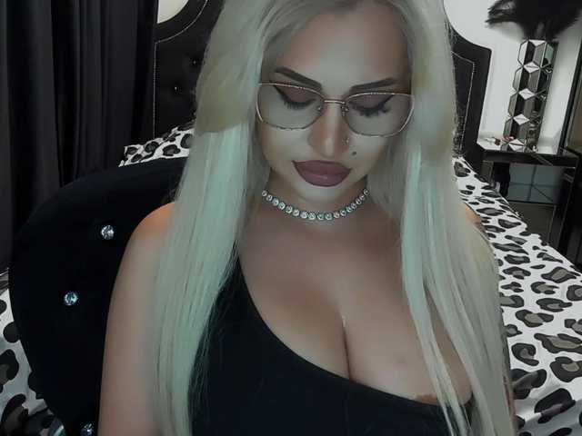 lovelyblondyx