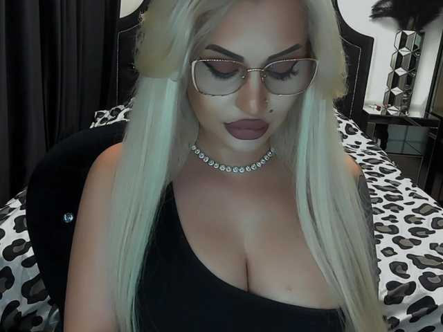 lovelyblondyx online