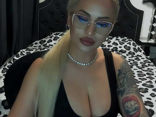 lovelyblondyx