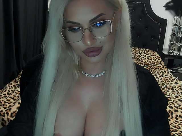 lovelyblondyx cam belle