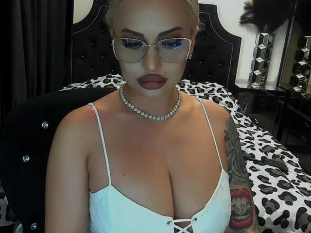 lovelyblondyx cam belle