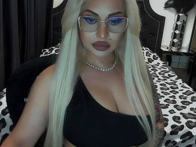 lovelyblondyx