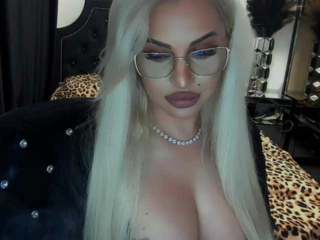 lovelyblondyx