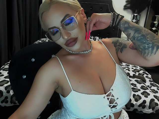 lovelyblondyx
