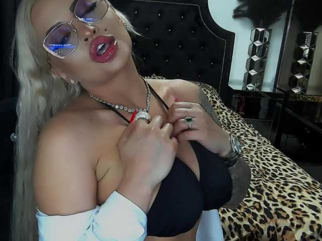 lovelyblondyx