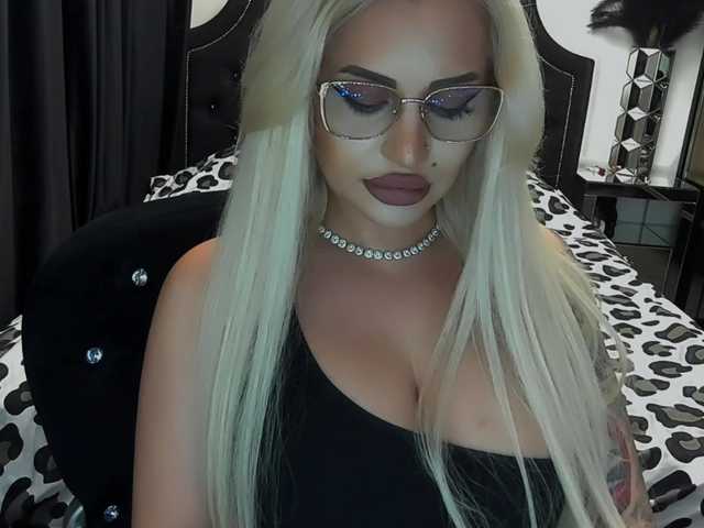 lovelyblondyx online