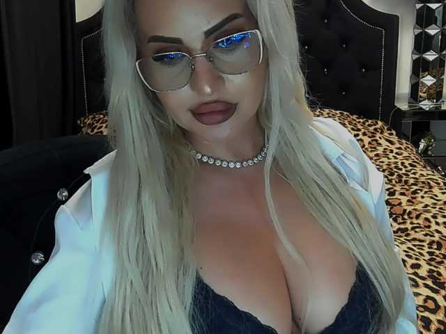 lovelyblondyx live sex