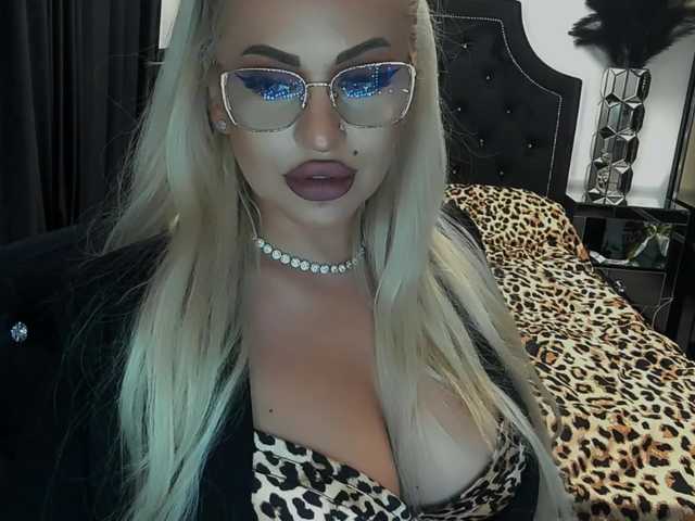 lovelyblondyx online