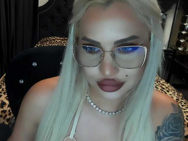 lovelyblondyx