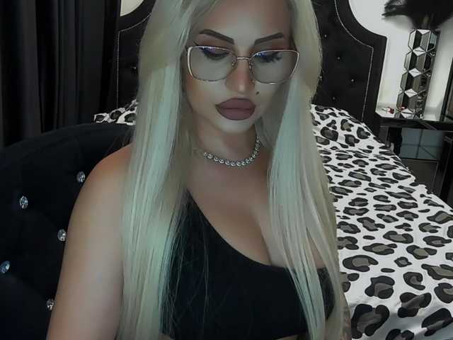 lovelyblondyx